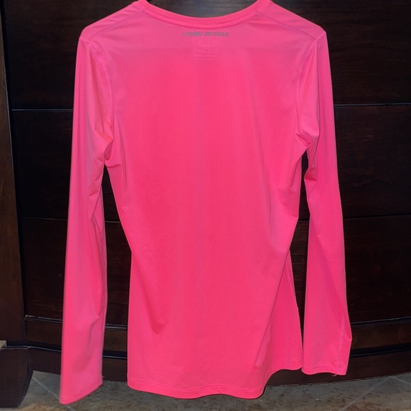 UA Workout Top - Picture 2 of 3